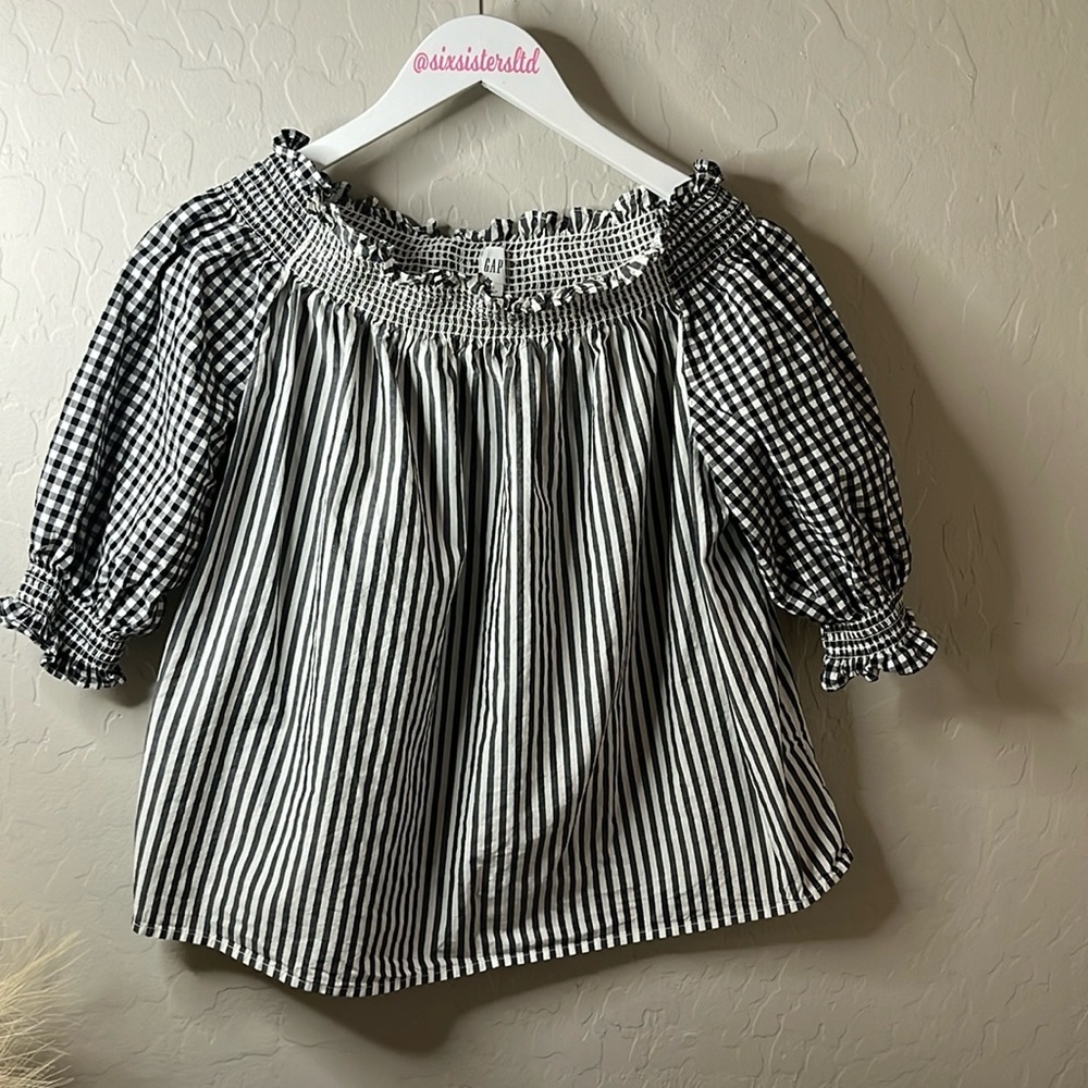 Gap black and white cotton blouse, shoulder baring neckline size medium